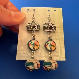 Travel Earrings 🚗📷